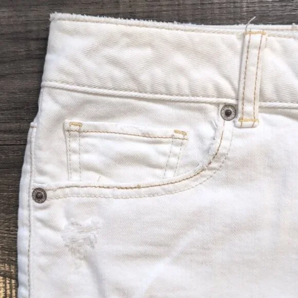 💠 American Eagle White Distressed Denim Mini Skirt Womens Size 6 Stretch - Picture 2 of 12